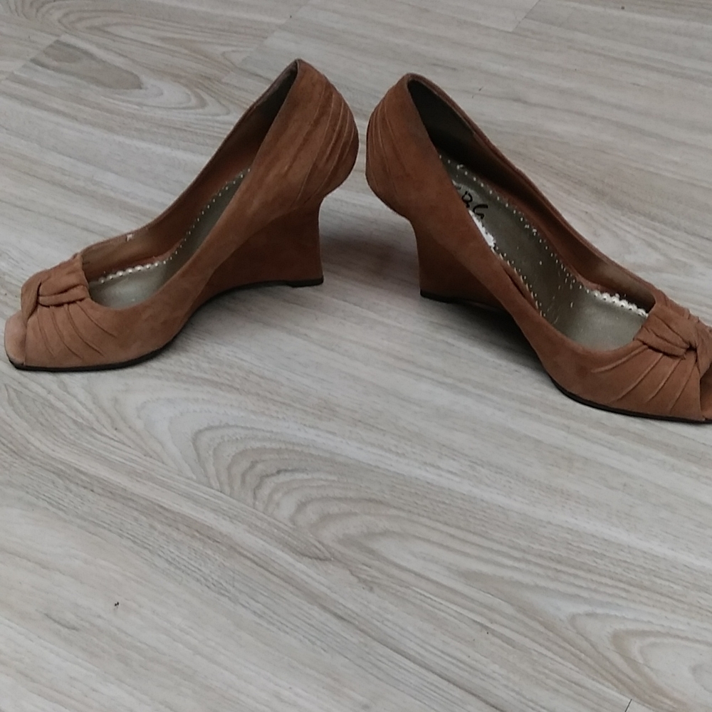 BCBG Heels - Picture 5 of 7